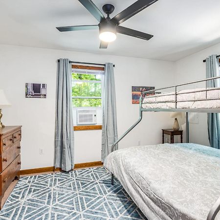 Secluded W Hot Tub, Fire Pit, Deck & Updated Wifi Great Cacapon Exterior photo