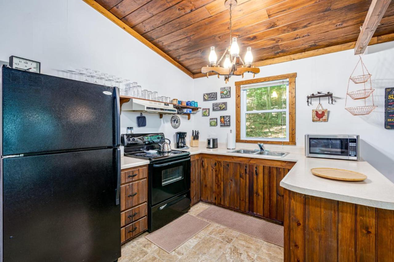 Secluded W Hot Tub, Fire Pit, Deck & Updated Wifi Great Cacapon Exterior photo