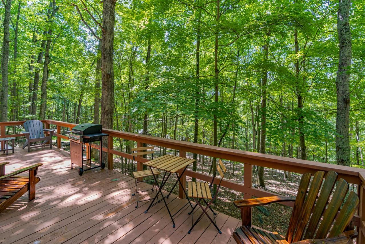 Secluded W Hot Tub, Fire Pit, Deck & Updated Wifi Great Cacapon Exterior photo