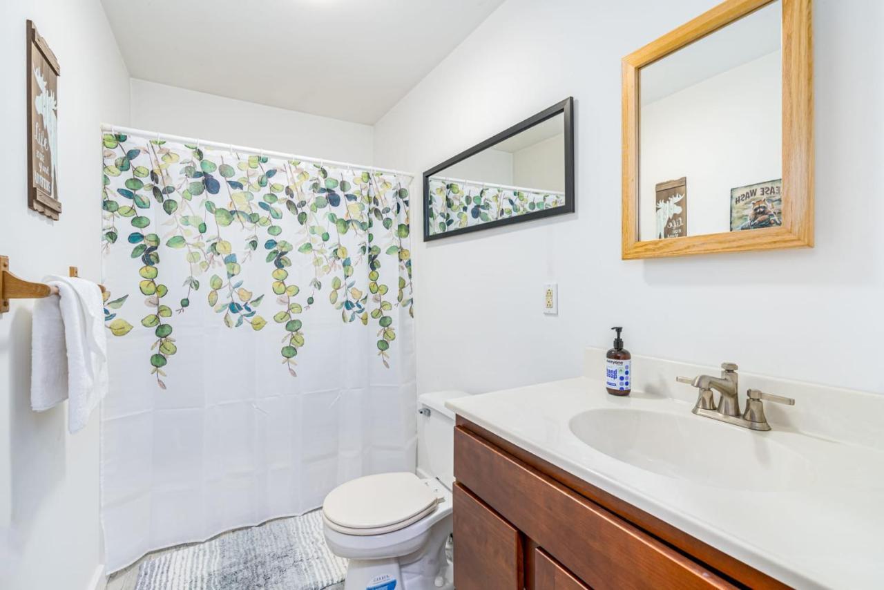Secluded W Hot Tub, Fire Pit, Deck & Updated Wifi Great Cacapon Exterior photo