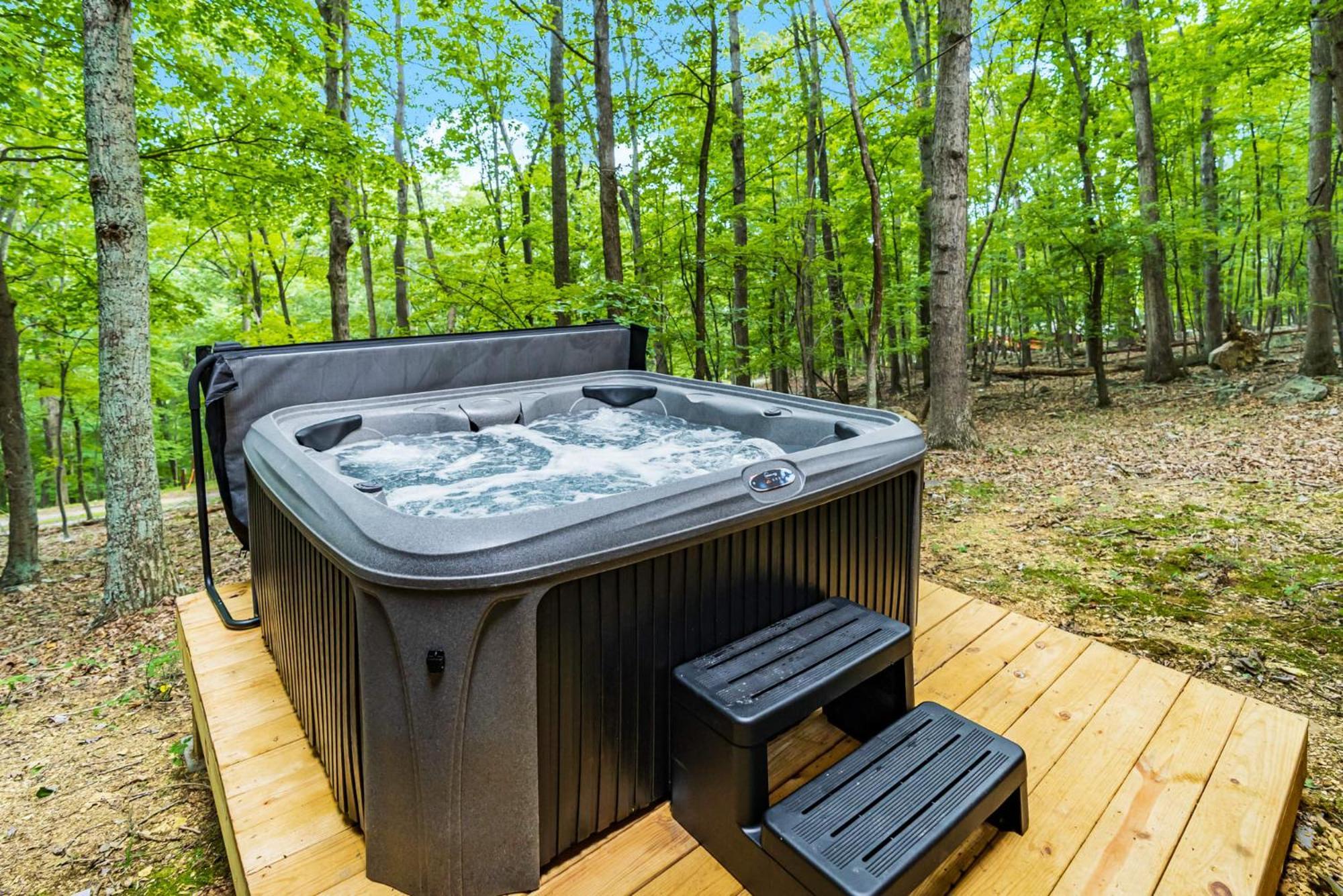 Secluded W Hot Tub, Fire Pit, Deck & Updated Wifi Great Cacapon Exterior photo
